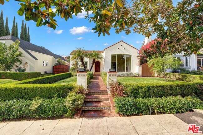 Primary Photo - 135 N Gower St