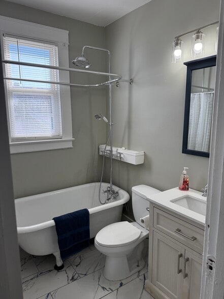 Building Photo - 813 Campbell Ave