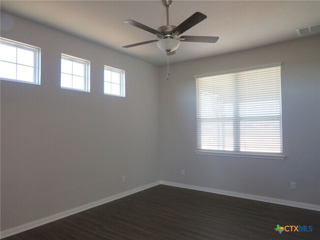 Building Photo - 6308 Golden Gate Dr
