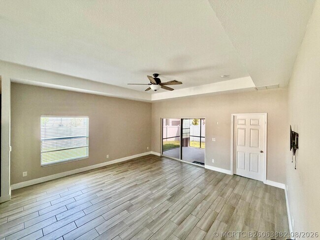 Building Photo - 340 Palm Breezes Dr