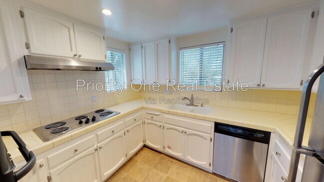 Building Photo - 4476 33rd Pl