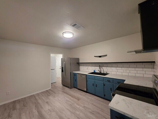 Building Photo - 9440 Guidy Ln