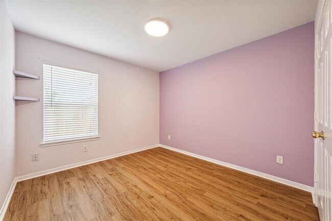 Building Photo - 3402 Fox Ct