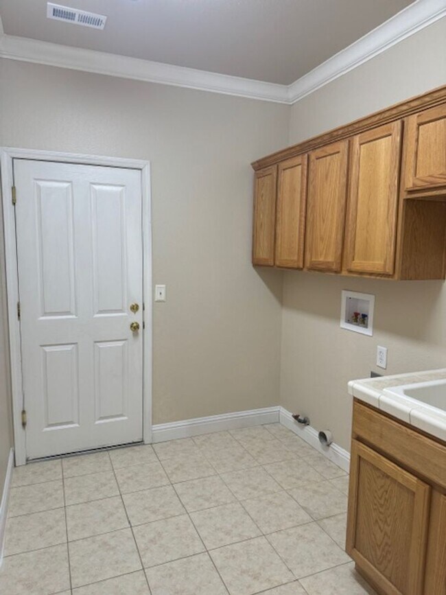 Building Photo - Enterprise Neighborhood 3 Bedroom Home with bonus room and 3 car garage- Landscaping Included!