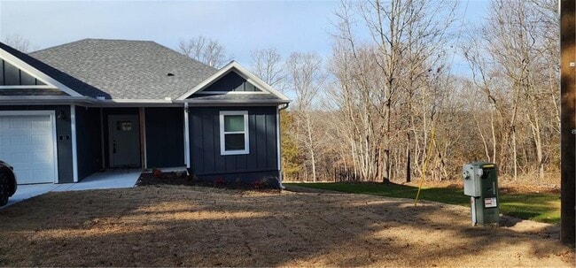 Building Photo - 33 Sandridge Dr