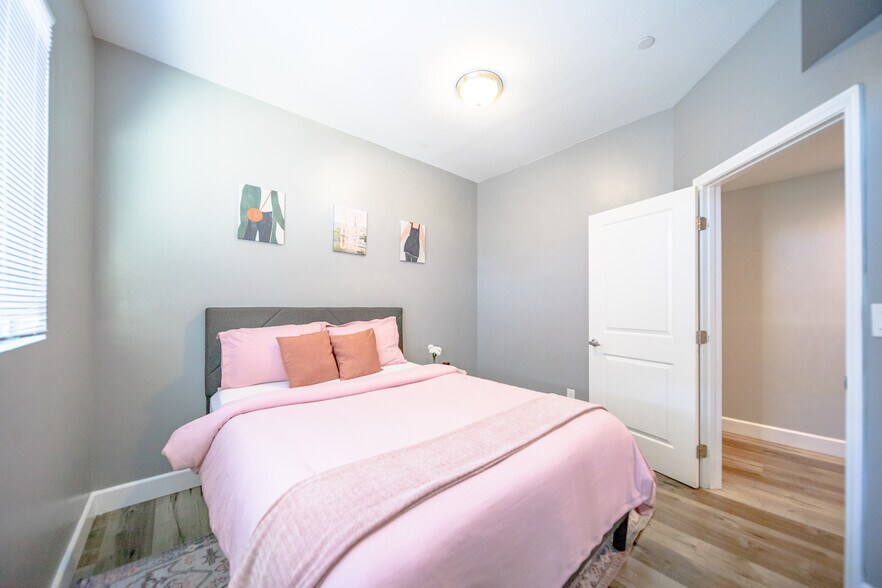 Building Photo - 3415 Edgehill Dr