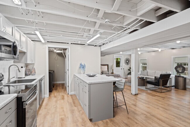 Building Photo - 303 S Glenwood Ave