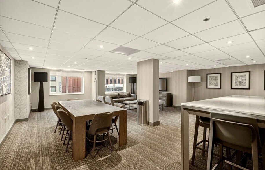 Building Photo - 10 Museum Way