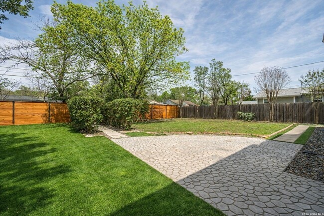 Building Photo - GORGEOUS 4-BEDROOM HOME IN TERRELL HEIGHTS