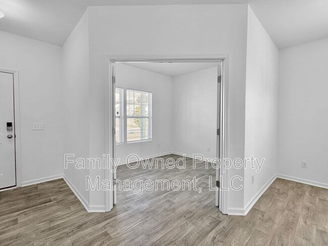 Building Photo - 105 Whimbrel Dr