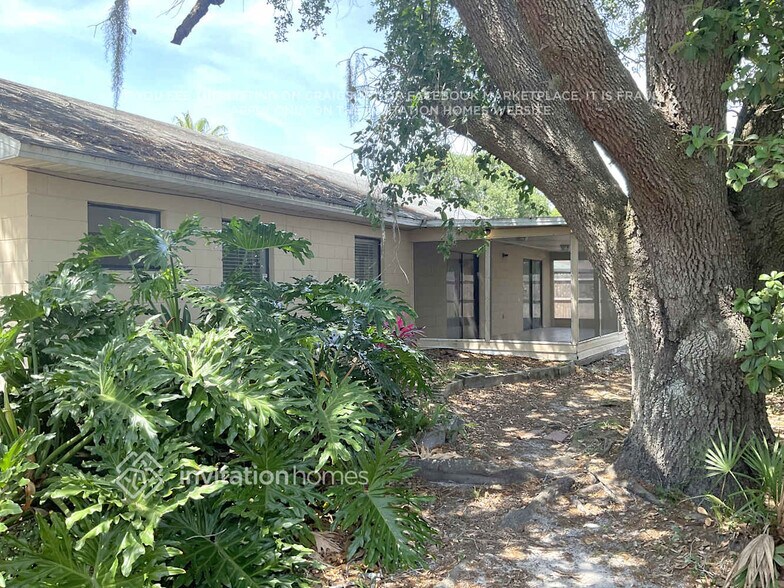 Building Photo - 521 Carlsbad Dr