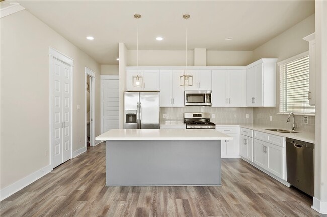 Building Photo - 2509 Des Chaumes St