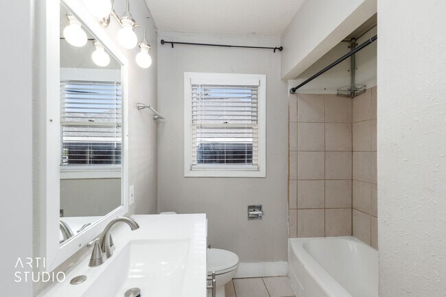 Building Photo - 28th Duplex