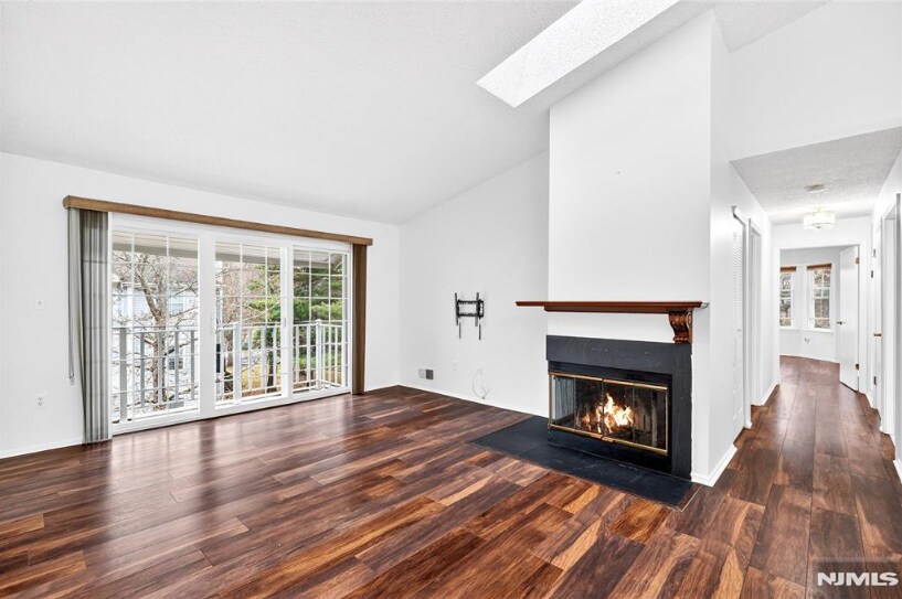 Building Photo - 556 Holly Ct