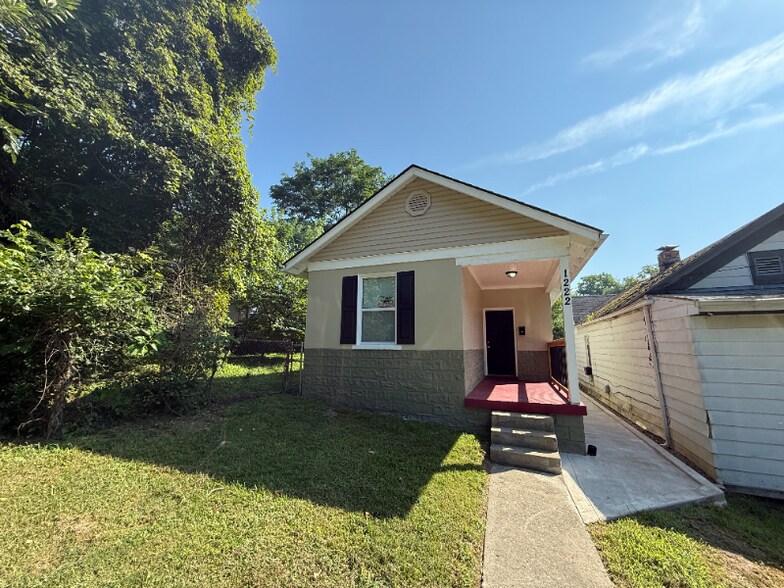 Primary Photo - 1222 Clark St