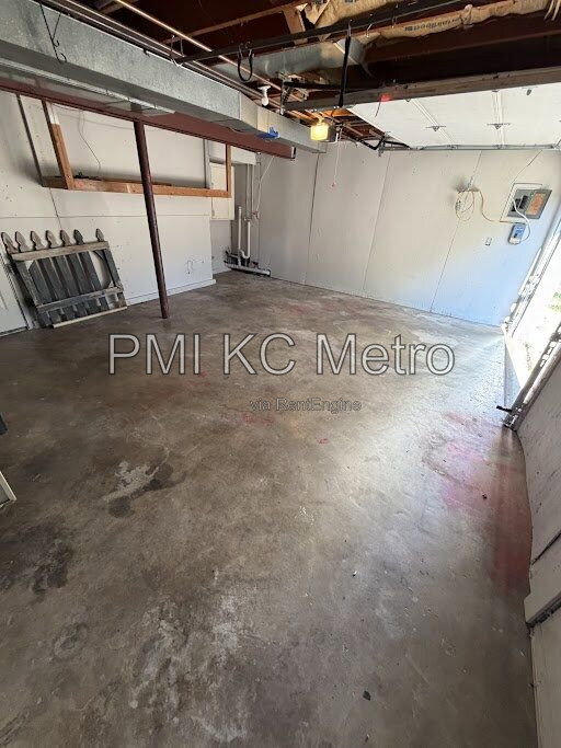 Building Photo - 5621 NE 51st St