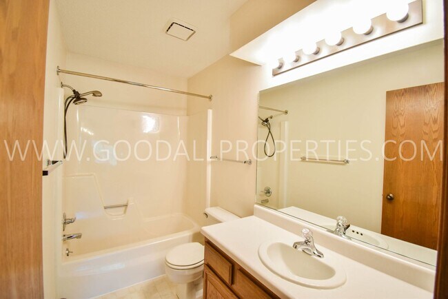 Building Photo - 1104 Prairie View Dr