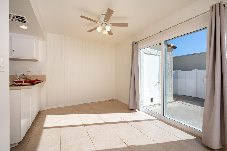 Building Photo - 30747 Calle Chueca