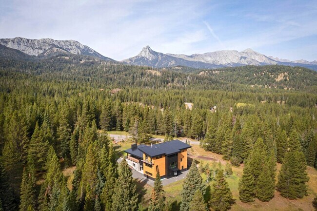 Building Photo - 730 Solitude Ln