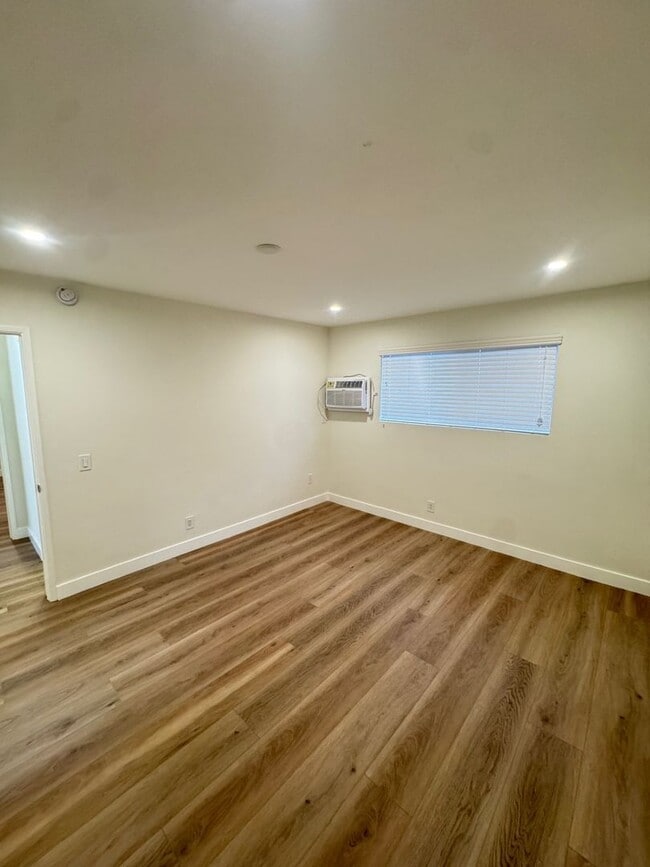 Building Photo - 618 Orlando Ave