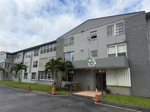Building Photo - 120 Royal Palm Rd