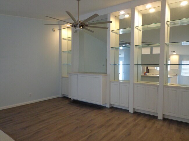 Building Photo - 8097 Montserrat Pl