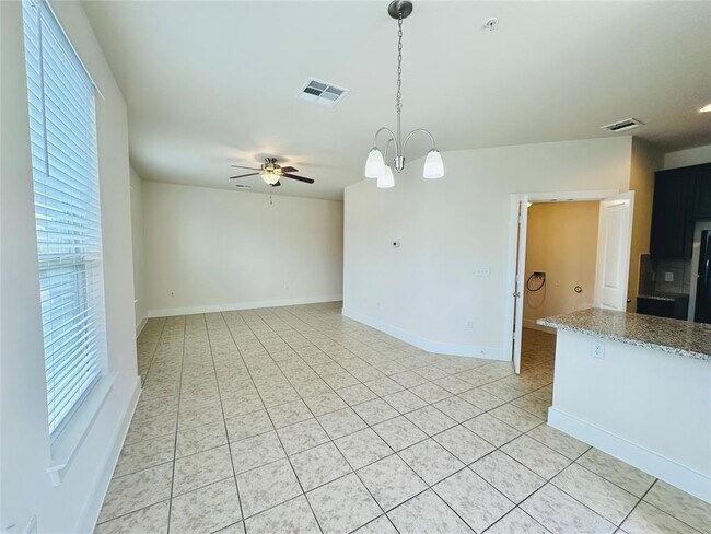 Building Photo - 2216 Creekside Ln