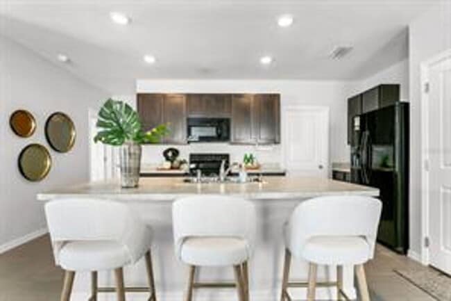 Building Photo - Beautiful 2 Story Home!!