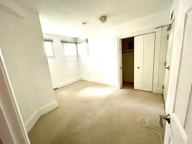 Front Office/Den - 1702 P St NW