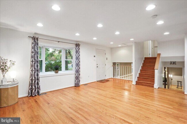 Building Photo - 2653 Fanieul Hall Ct