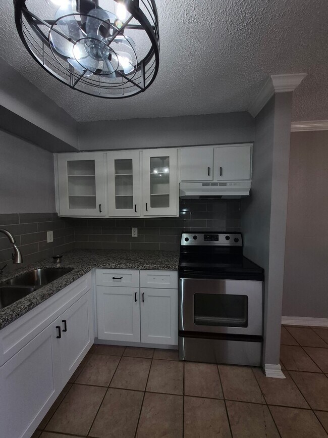 Building Photo - 738 Coolwood Dr
