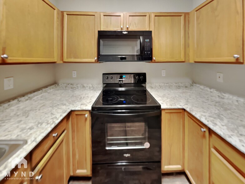 Building Photo - 1685 Camden Forrest Way