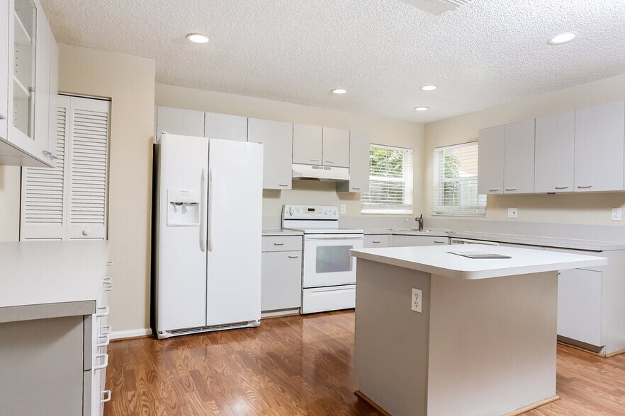 Building Photo - 5477 NW 44th Way