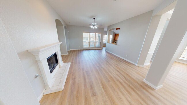 Building Photo - Elegant home in Pflugerville with great fe...