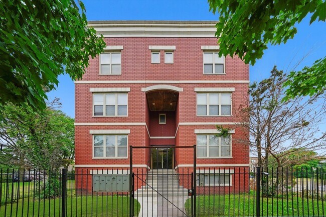 Primary Photo - 6220 S Kenwood Ave