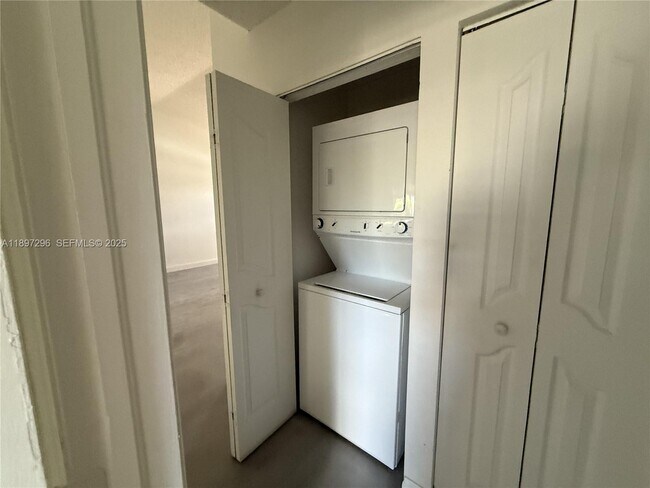 Building Photo - 18942 NW 86th Ct