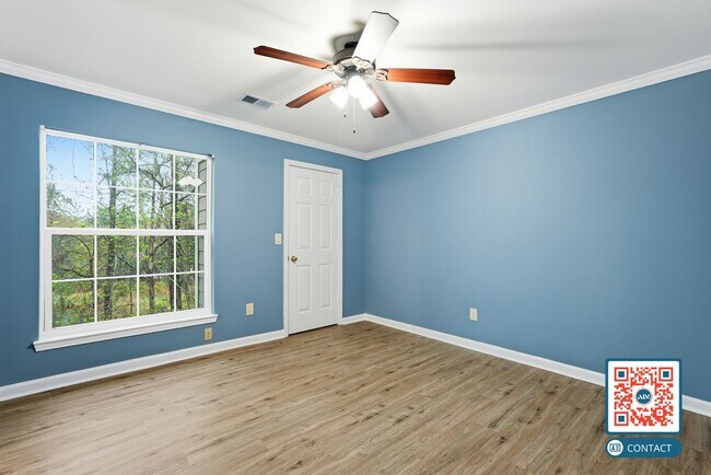 Building Photo - Beautiful Top-Floor Condo in the Heart of Bluffton