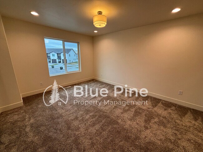 Building Photo - 2390 Caliber Pl