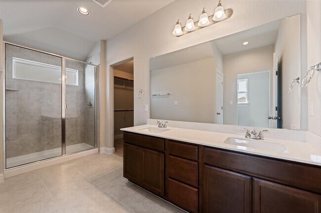 Building Photo - 112 Winding Hollow Ln