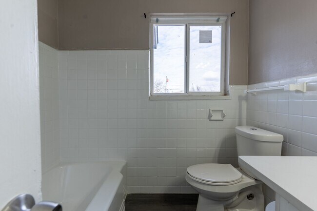 Building Photo - 4-Bedroom Available for Rent to Own & Lease!!