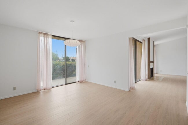 Building Photo - 72460 Rodeo Way