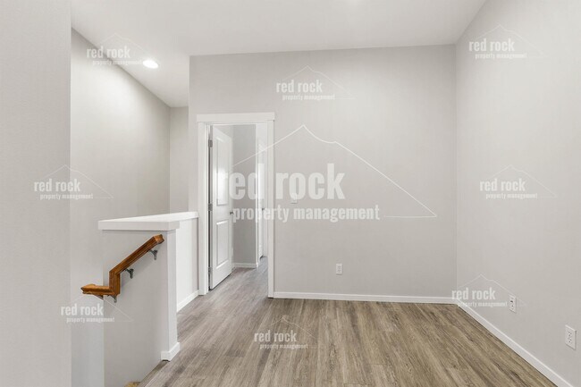 Building Photo - 1710 N Willamette Rd