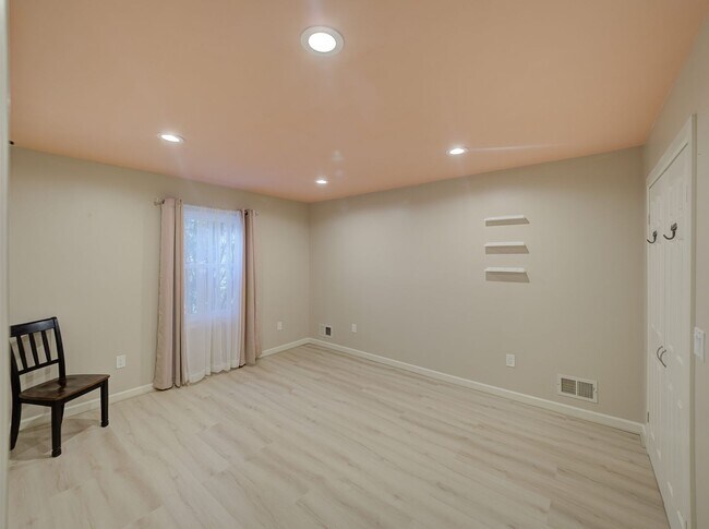 Building Photo - 17 Bauers Ln