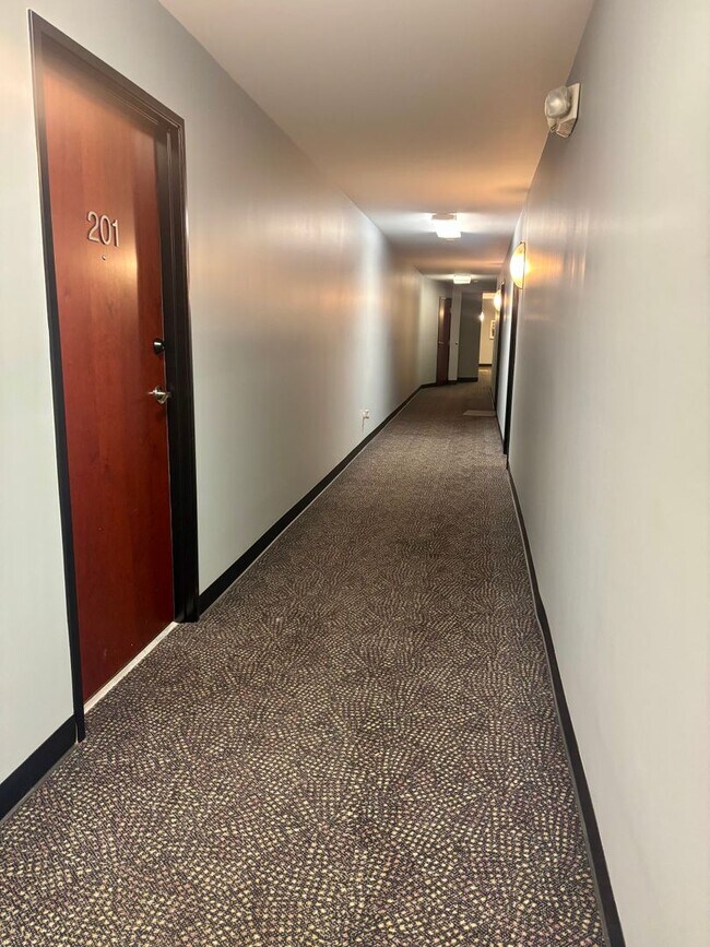 Building Photo - Avenue Condo #201