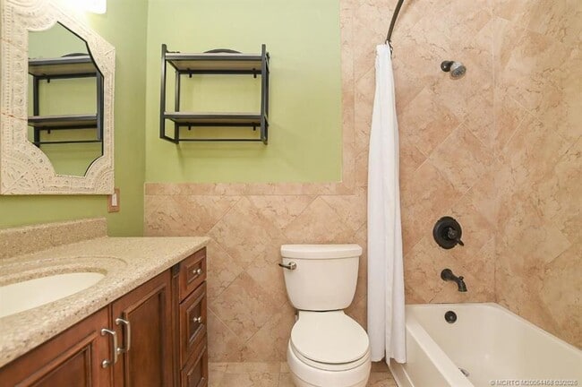 Building Photo - 1365 SW Gastador Ave