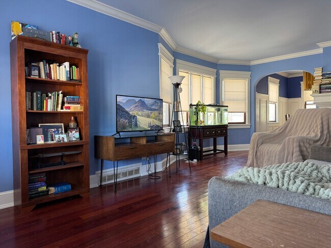 Building Photo - Charming Home For Rent Near UNO & Aksarben