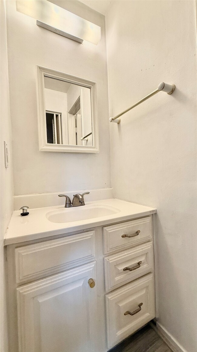 Building Photo - 18 Dellforest Ct