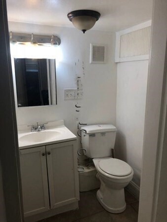 Building Photo - 84 Thorndike St