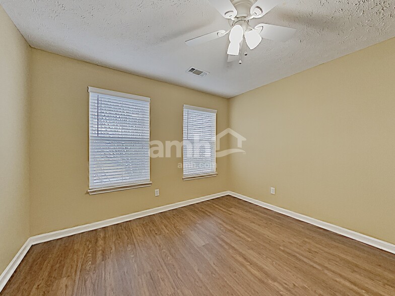 Building Photo - 226 Vintage Cir