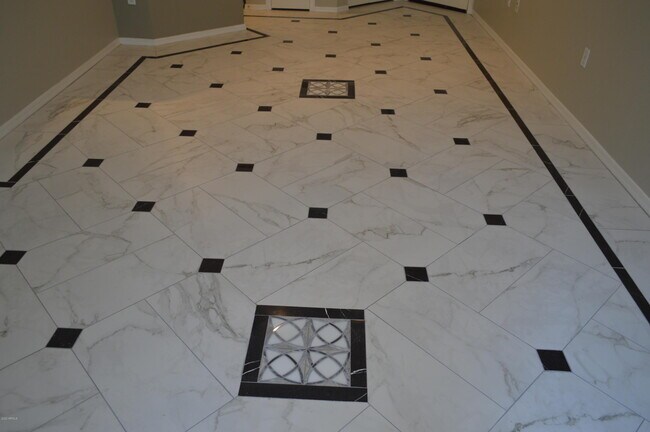 Building Photo - 1701 E Colter St